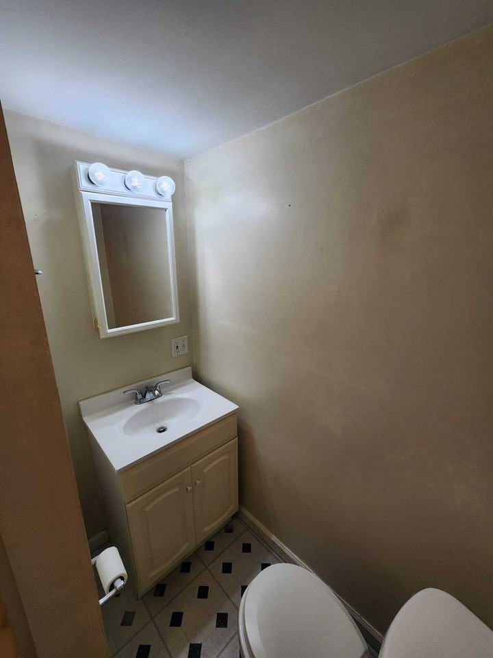 14 Coal St #B - Photo 3 of 16