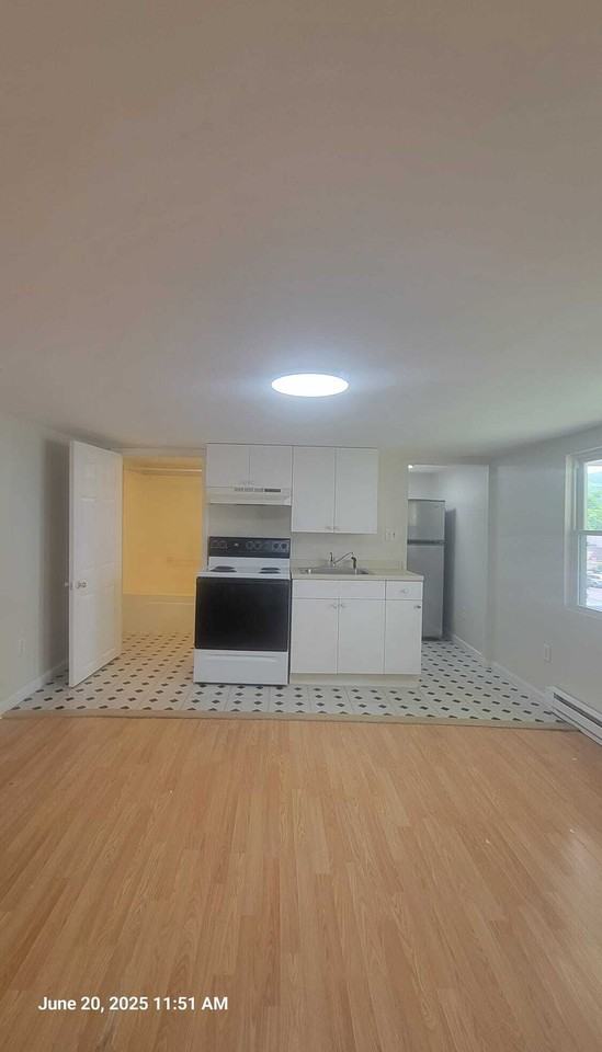 14 Coal St #B - Photo 5 of 16