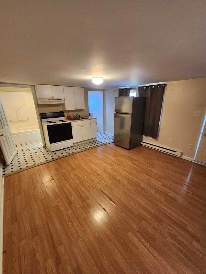 14 Coal St #B - Photo 2 of 16