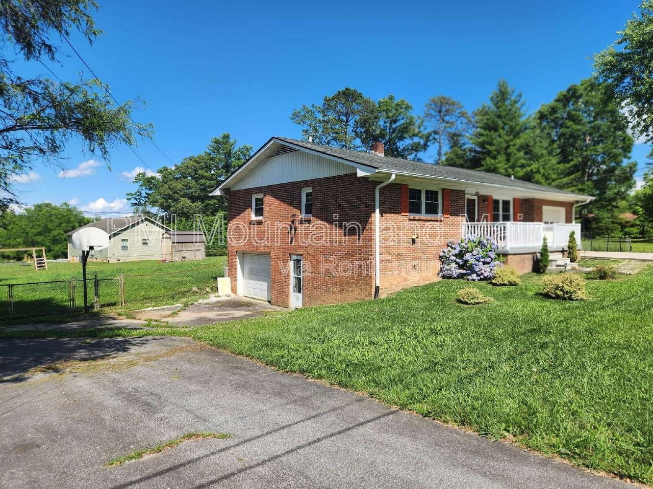 101 Anthony Drive - Photo 2 of 32