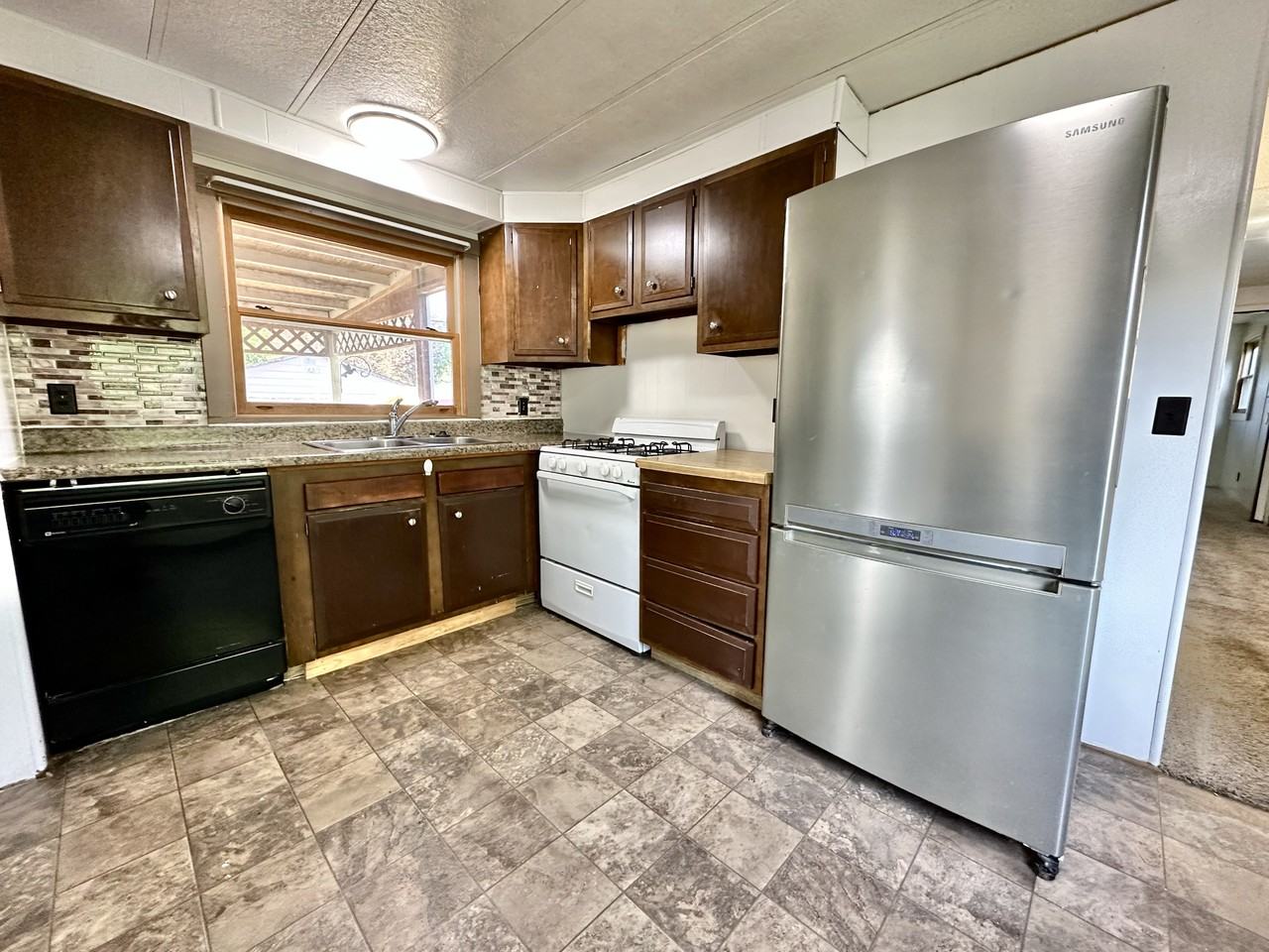 840 N 6th St - Photo 2 of 12