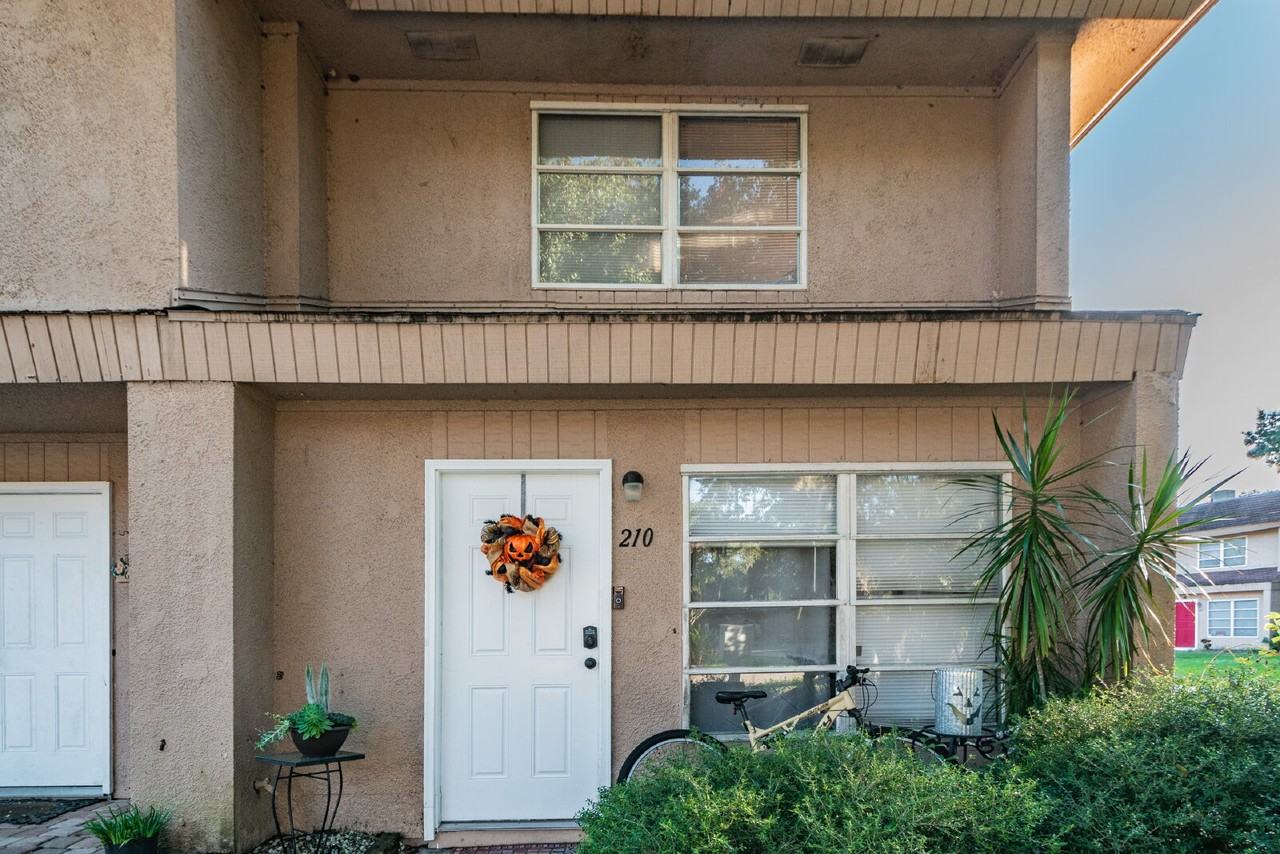 210 Amherst Ave #100 - Photo 3 of 30