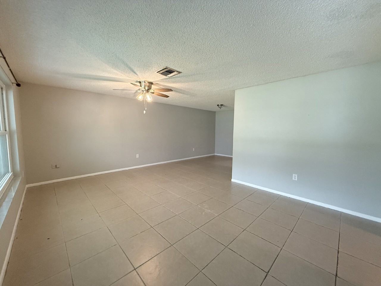 3451 Seven Springs Blvd - Photo 3 of 17