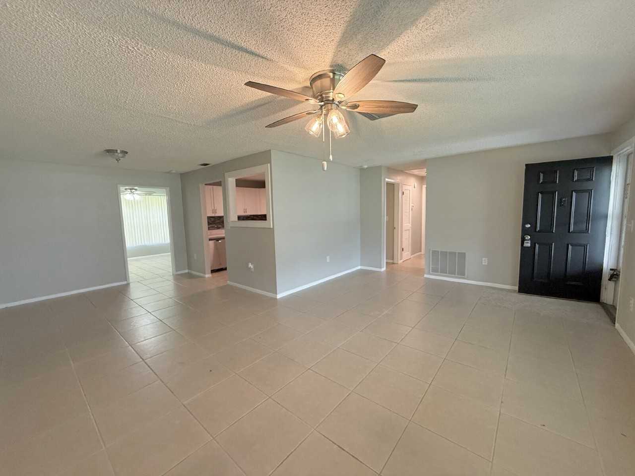 3451 Seven Springs Blvd - Photo 4 of 17