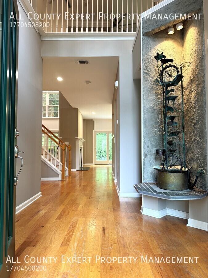 2046 Beaumont Ln - Photo 2 of 36