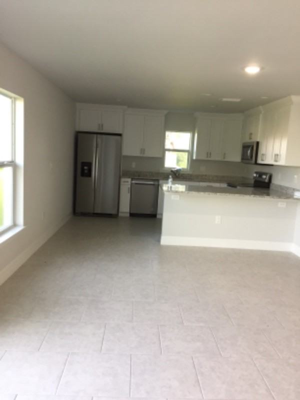5011 Benton St - Photo 3 of 16