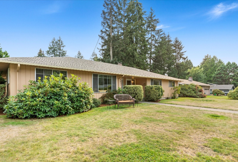 2031 Governor Stevens Ave Se - Photo 2 of 16