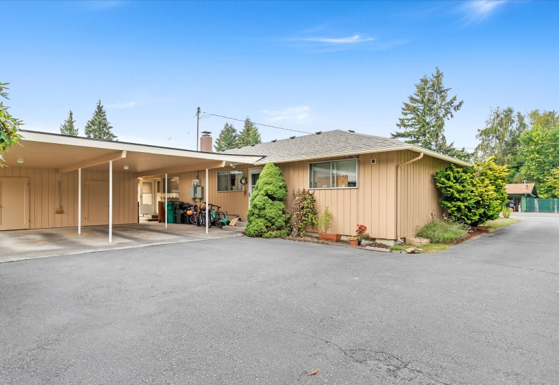 2031 Governor Stevens Ave Se - Photo 3 of 16