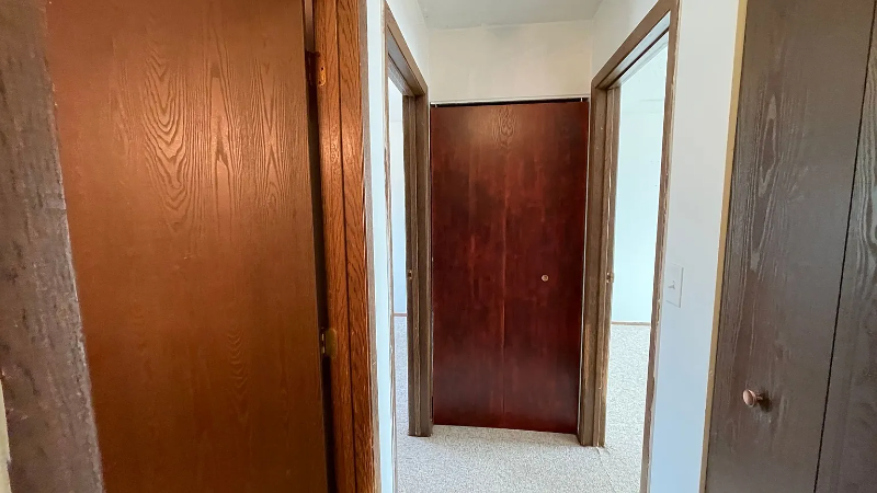 122 8th Ave Se - Photo 7 of 10