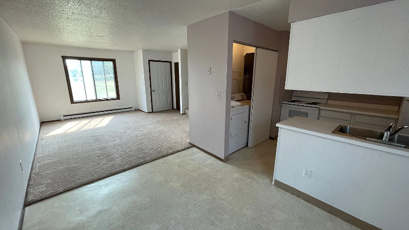 122 8th Ave Se - Photo 2 of 10