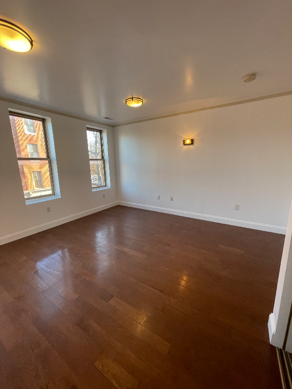 1425 W Baltimore St #3 - Photo 2 of 20