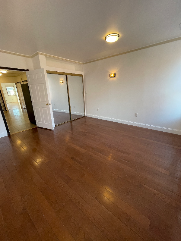 1425 W Baltimore St #3 - Photo 3 of 20