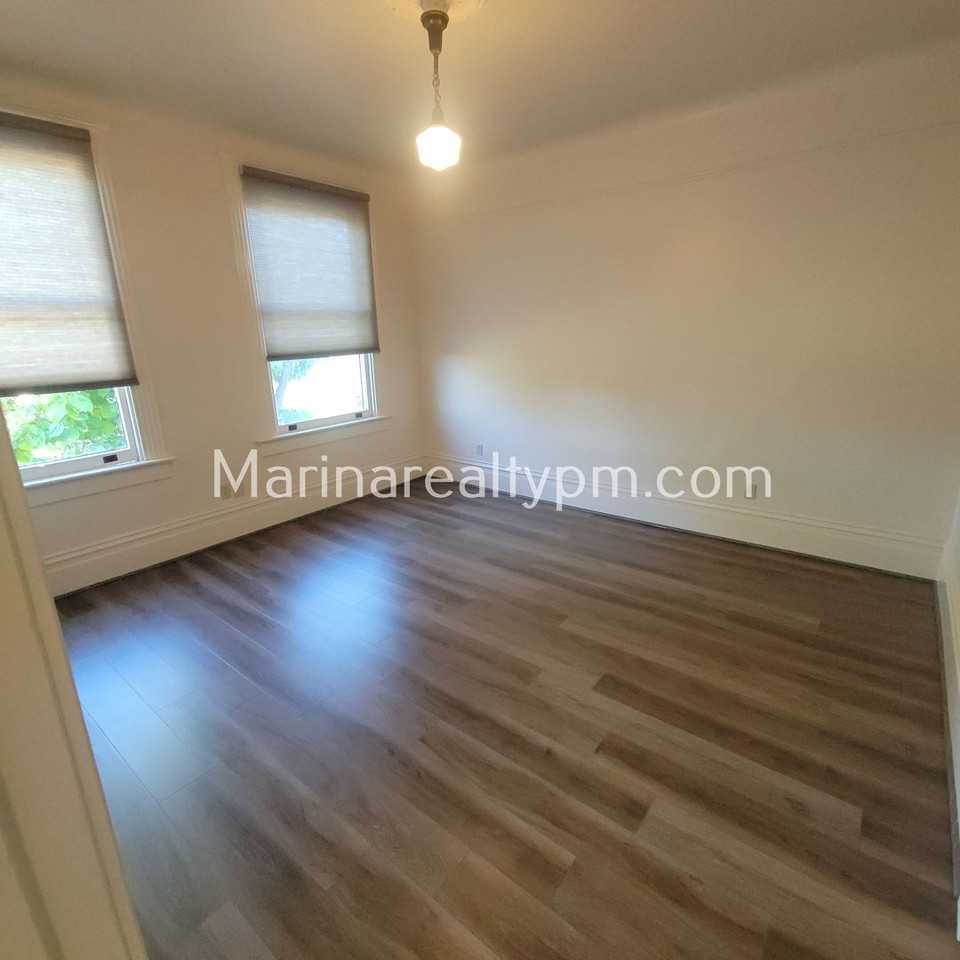 744 York St - Photo 5 of 9