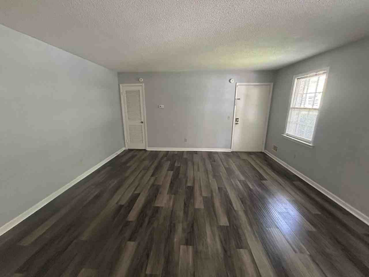 715 Montague Rd Apt B - Photo 3 of 23