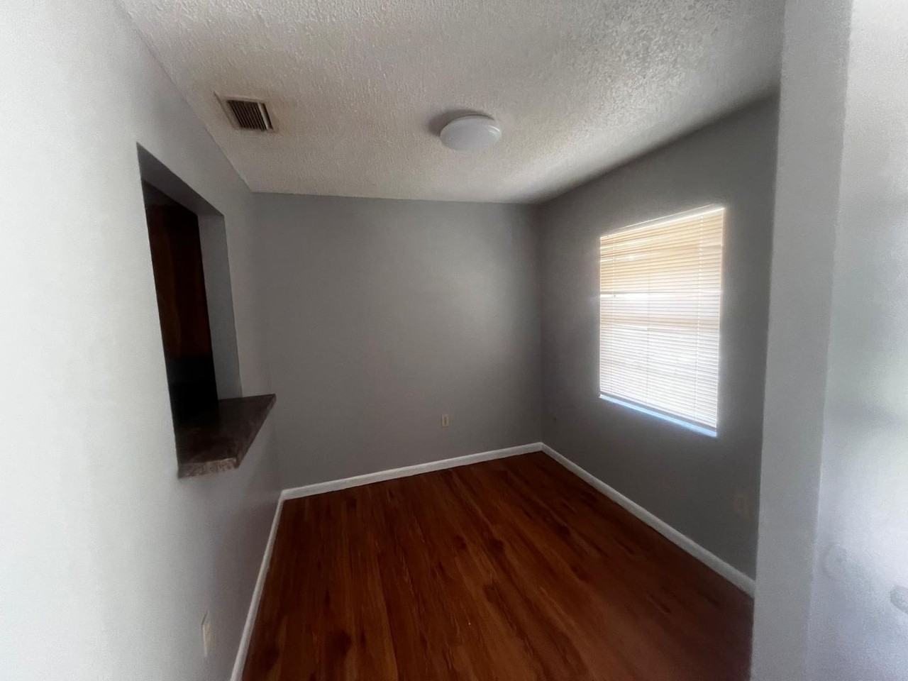 Great location and unbeatable prices - Photo 4 of 11