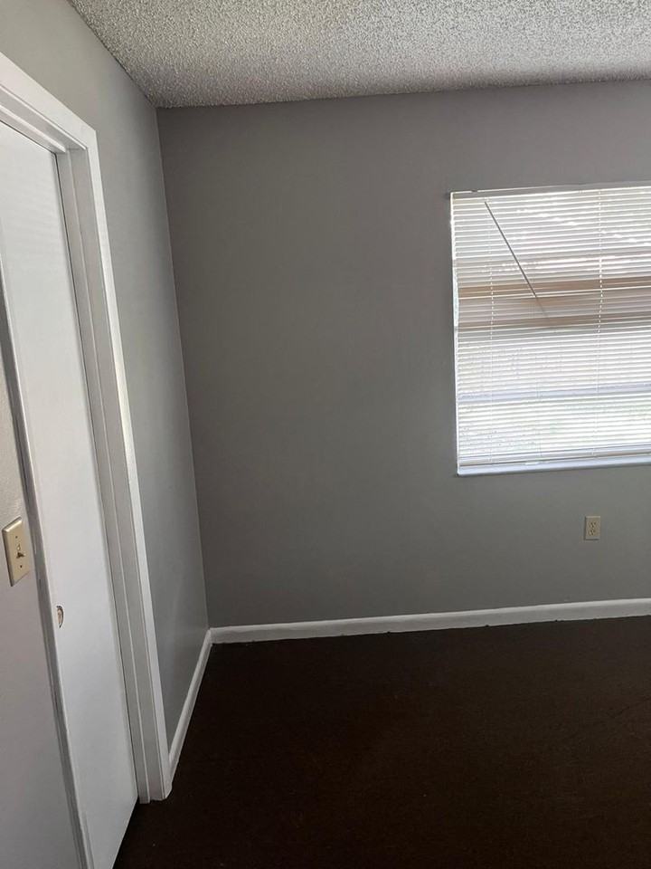 Great location and unbeatable prices - Photo 5 of 11