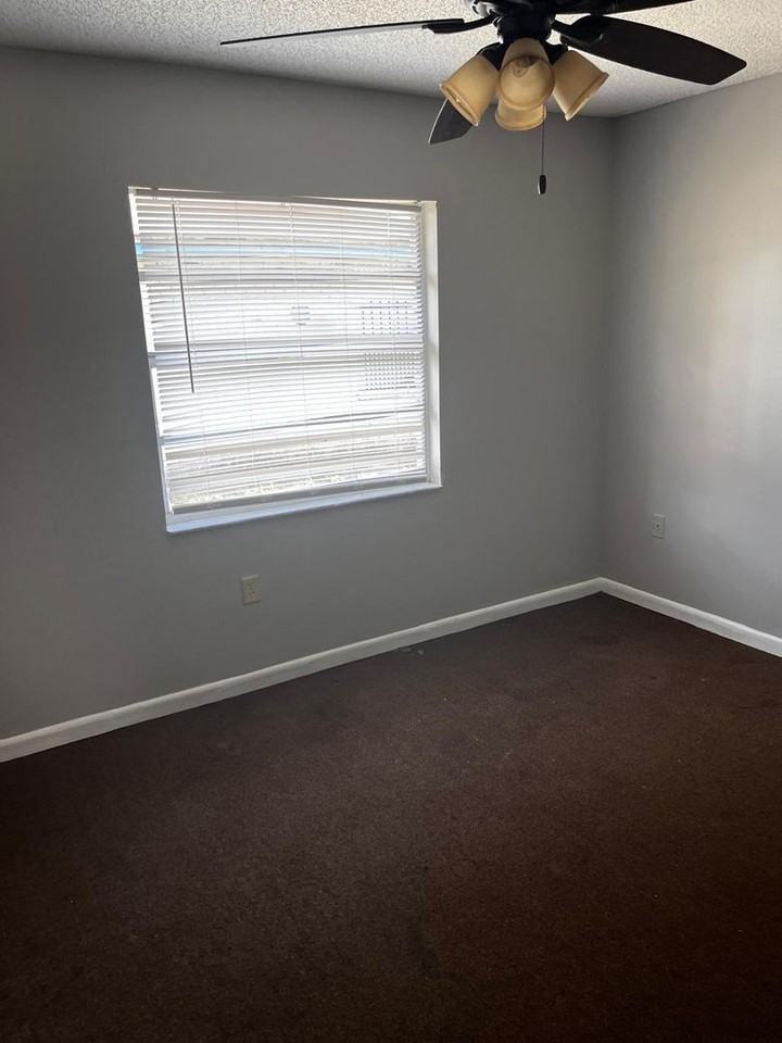 Great location and unbeatable prices - Photo 6 of 11