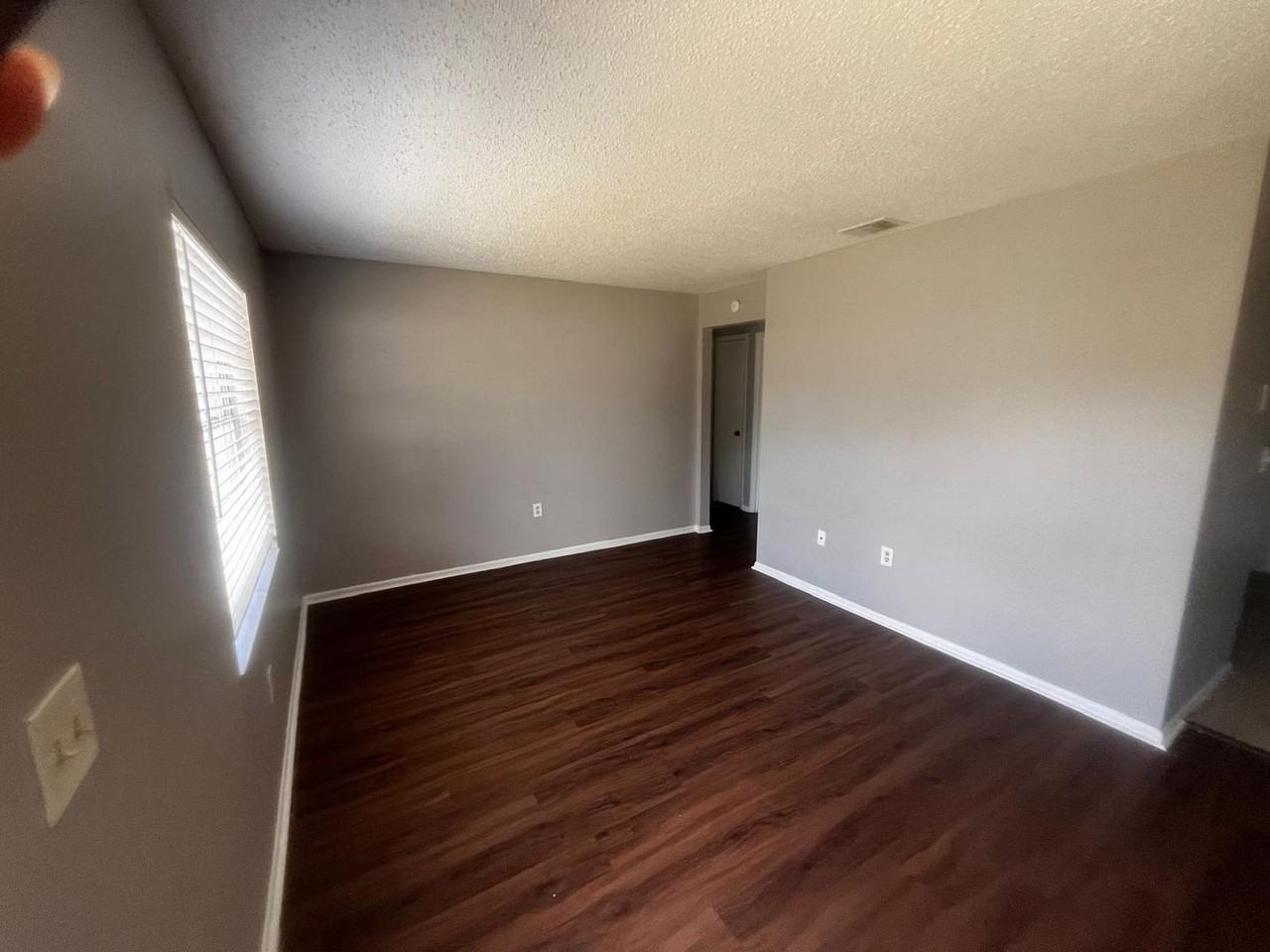 Great location and unbeatable prices - Photo 7 of 11