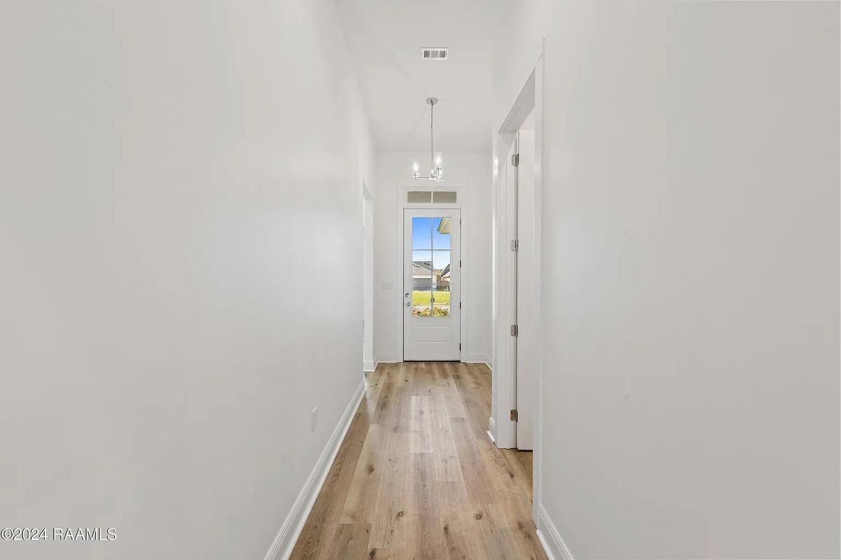 400 Croft Row - Photo 5 of 31