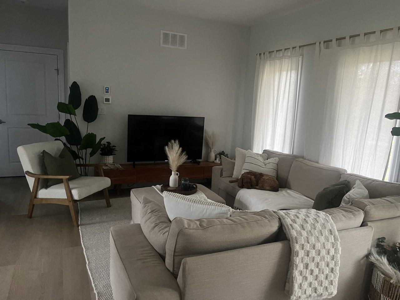 35 Coral Cres - Photo 3 of 20