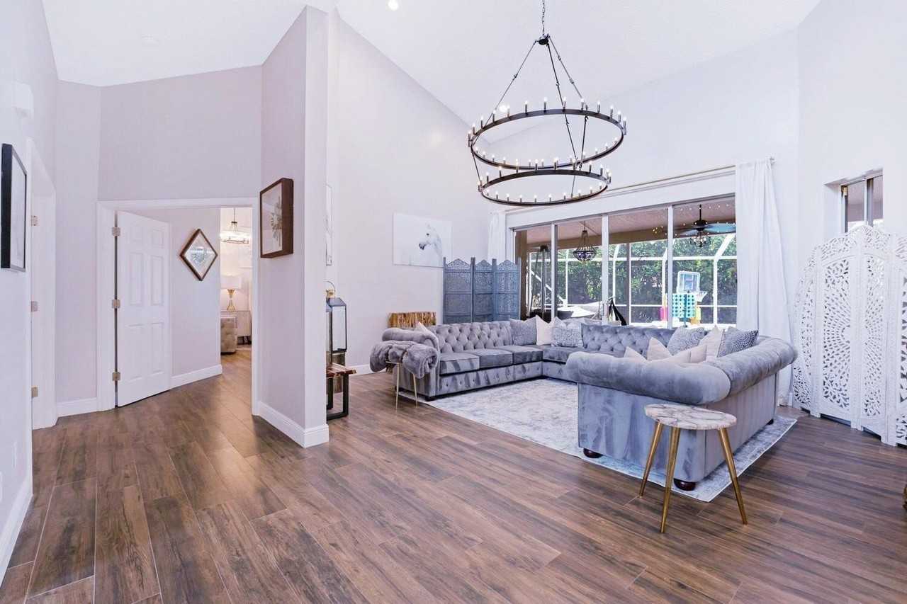 15835 Meadow Wood Dr - Photo 2 of 50