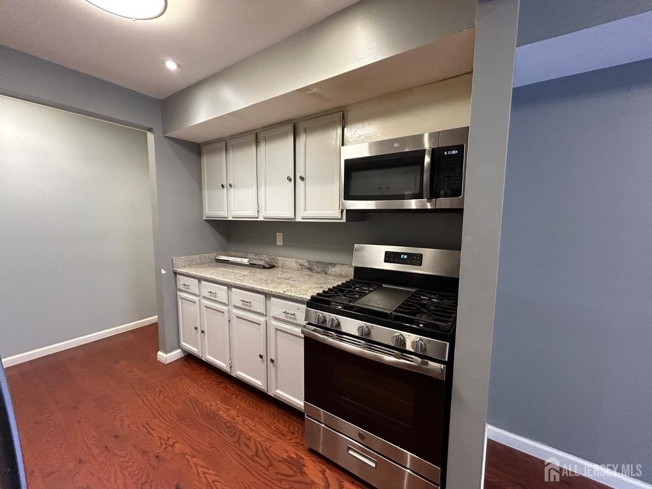 219 Sierra Ct - Photo 2 of 24