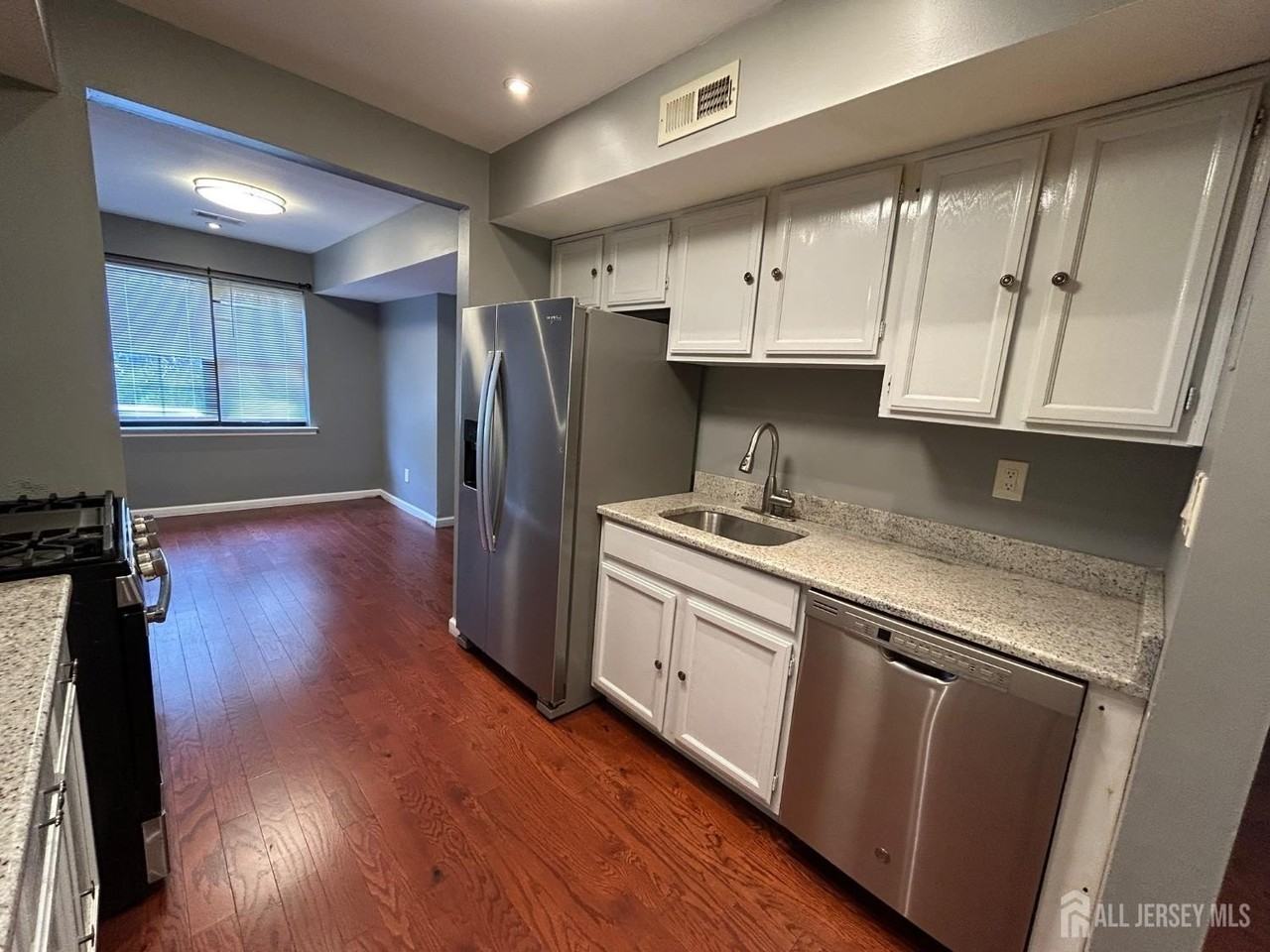 219 Sierra Ct - Photo 3 of 24