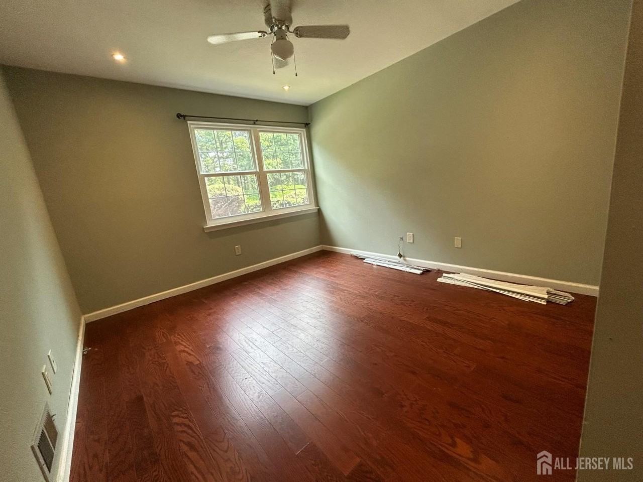 219 Sierra Ct - Photo 4 of 24