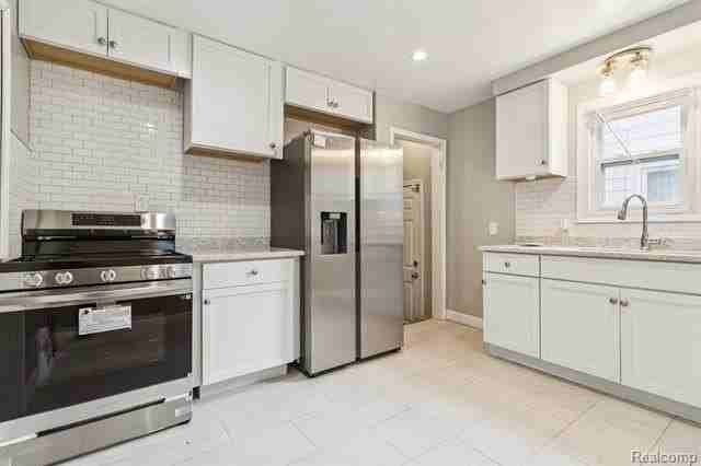 19620 Lyndon St - Photo 3 of 14