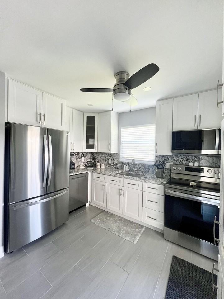 222 Se 3rd St - Photo 3 of 40