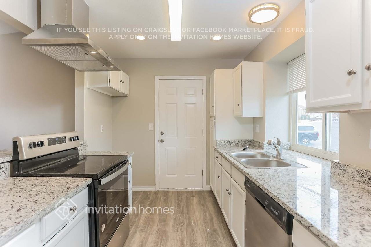 5752 S Perth Pl - Photo 5 of 12