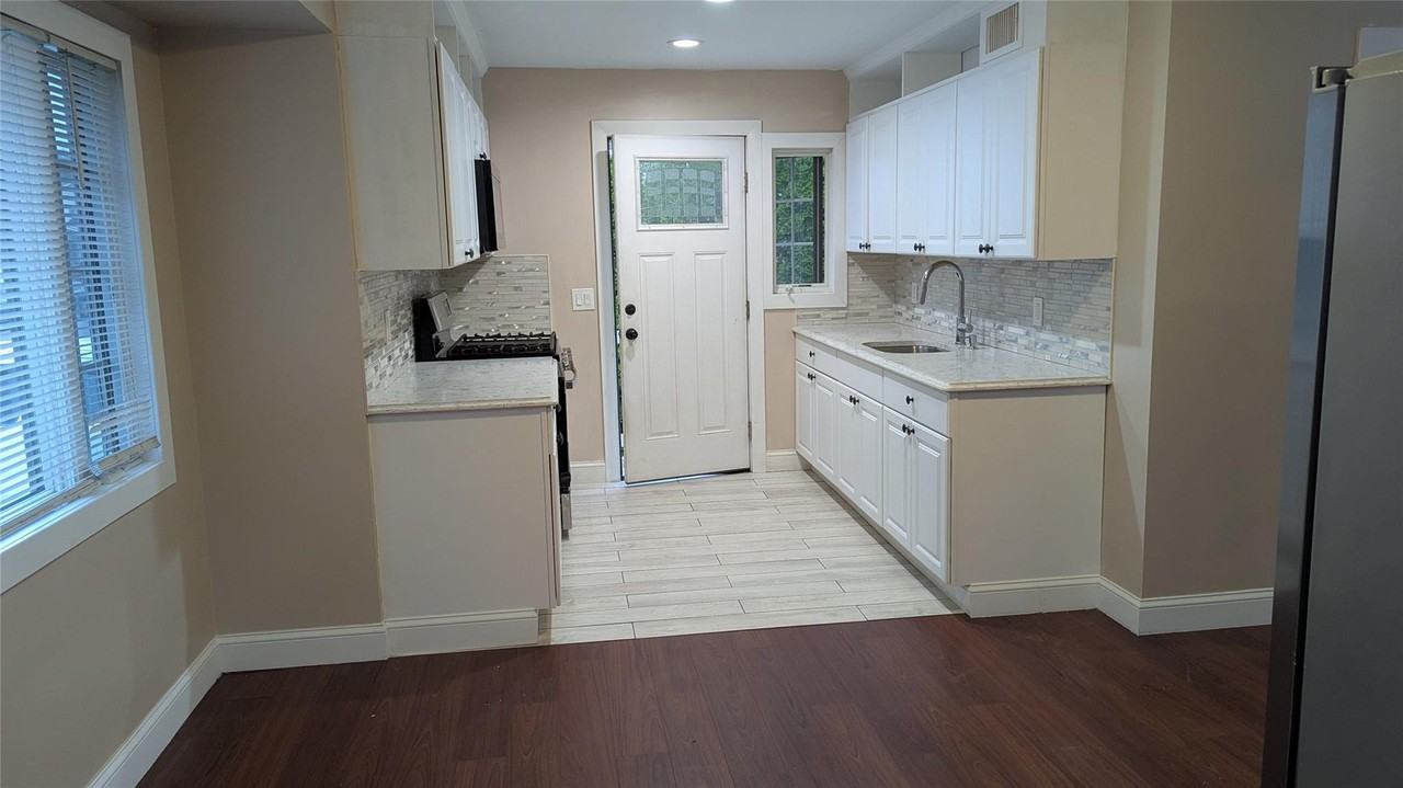 476 Whittier Ave - Photo 2 of 12