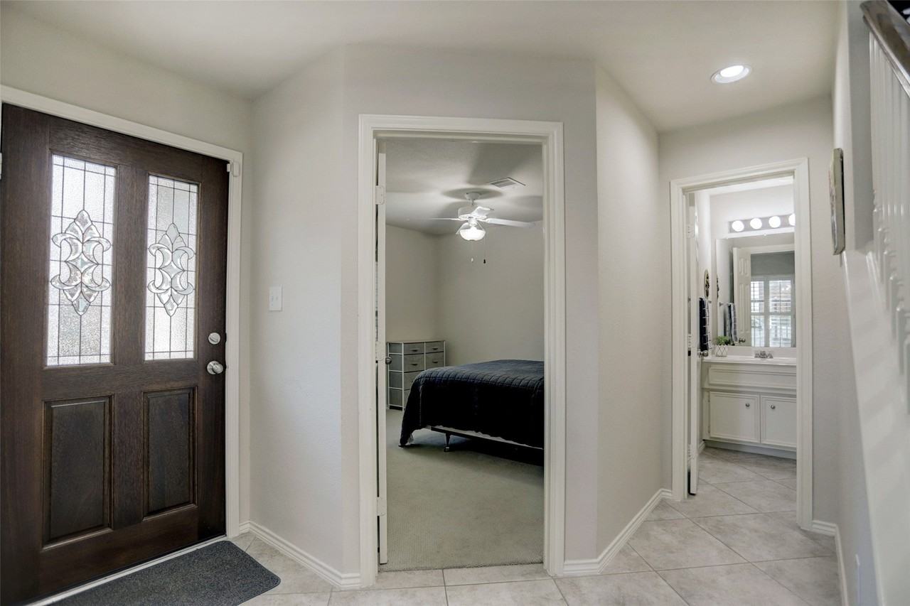 3002 Terrace Hills Ln - Photo 3 of 19