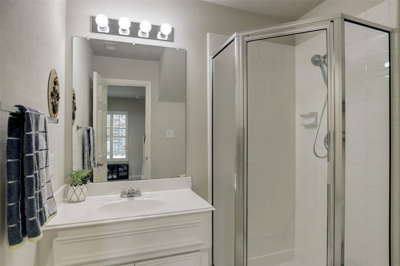 3002 Terrace Hills Ln - Photo 5 of 19