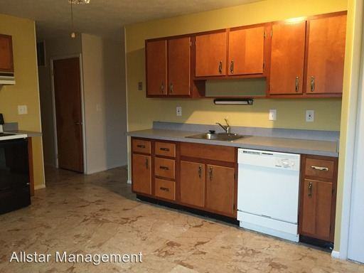 715 Surrey Cir - Photo 2 of 8