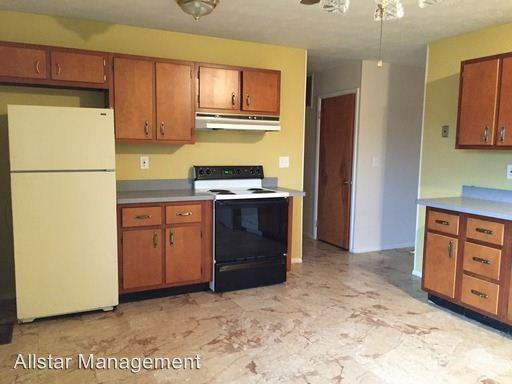 715 Surrey Cir - Photo 3 of 8