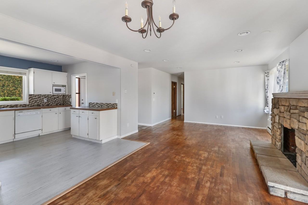 381 Ne Ronhaar St - Photo 2 of 14