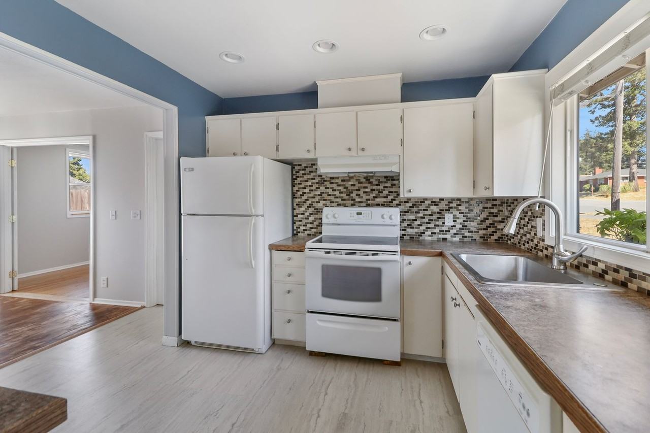 381 Ne Ronhaar St - Photo 6 of 14