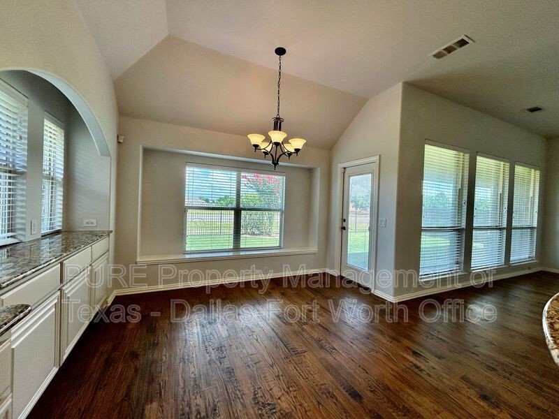 511 Carnation Ln - Photo 6 of 42