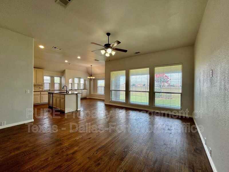 511 Carnation Ln - Photo 7 of 42