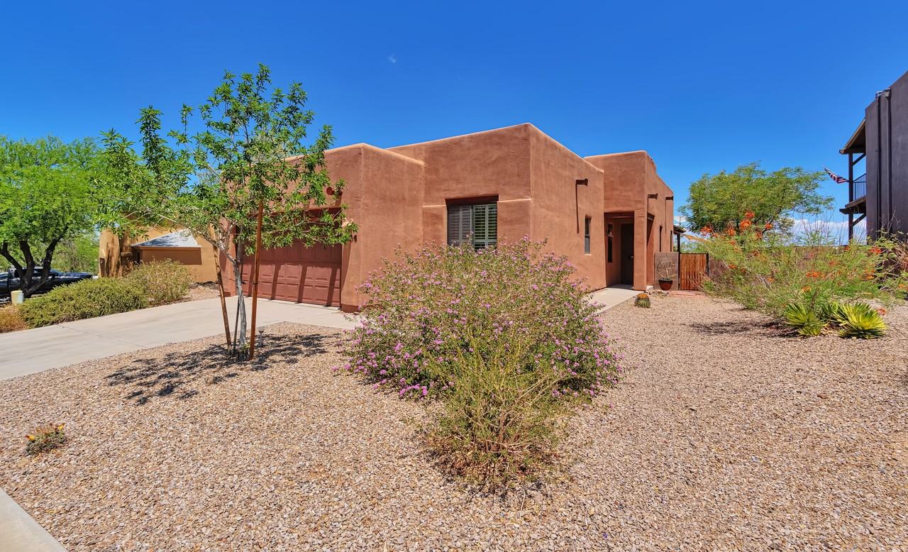 261 E Forrest Feezor St - Photo 2 of 26