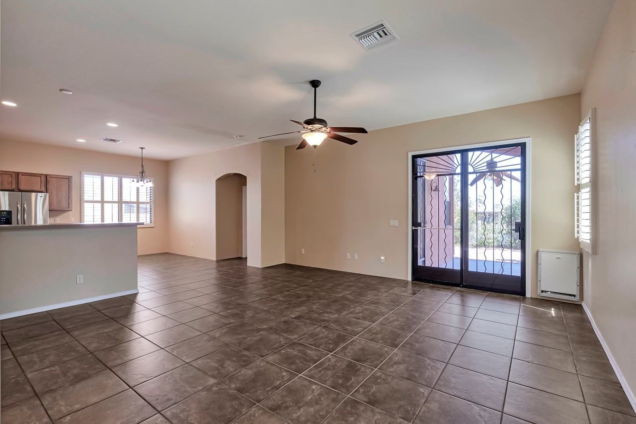 261 E Forrest Feezor St - Photo 3 of 26