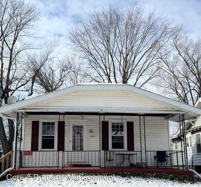 2423 Yale Blvd - Photo 2 of 2