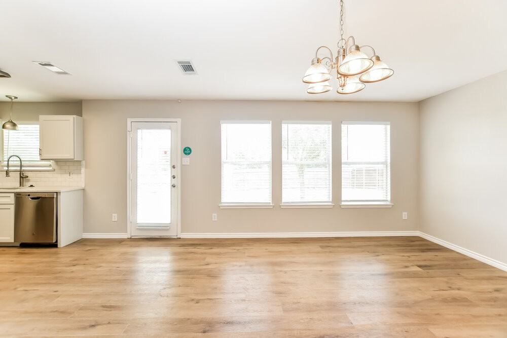 1401 Buckingham Dr - Photo 6 of 16
