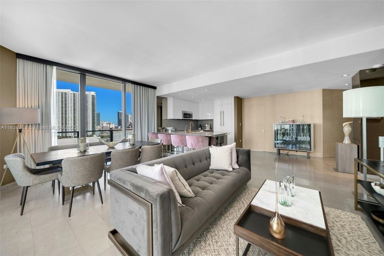 88 Sw 7th St #1212 - Photo 6 of 35