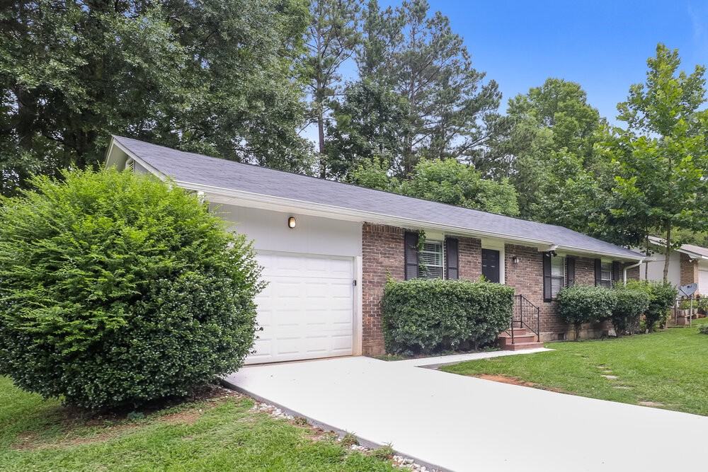 6133 Fieldcrest Dr - Photo 3 of 16