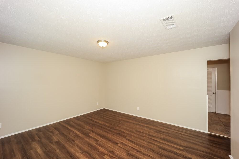 6133 Fieldcrest Dr - Photo 4 of 16