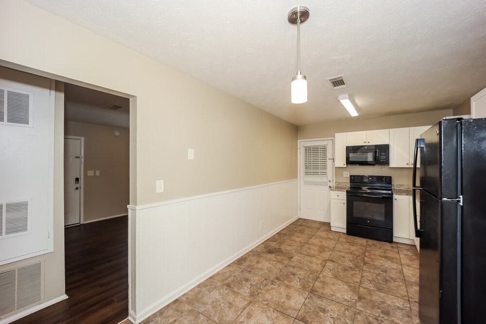 6133 Fieldcrest Dr - Photo 6 of 16