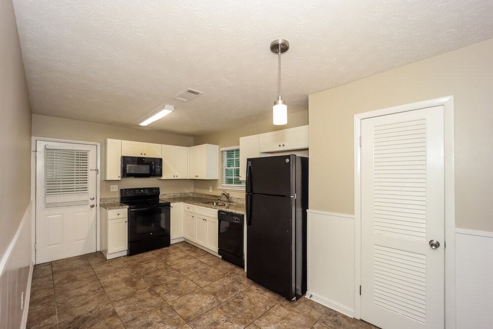 6133 Fieldcrest Dr - Photo 7 of 16