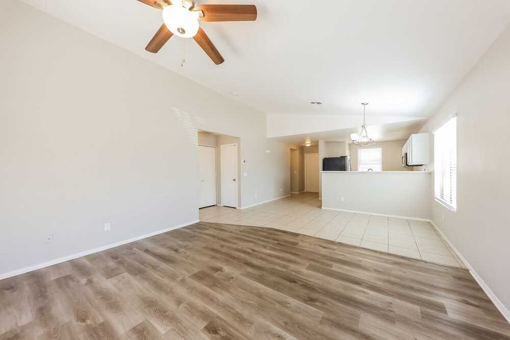 11335 W Crestbrook Dr - Photo 3 of 15